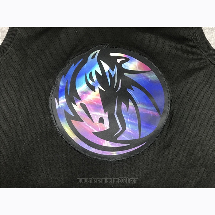 Camiseta Dallas Mavericks Luka Doncic #77 Iridescent Logo Negro